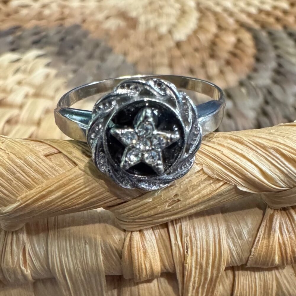 Star-Shaped Silver-Tone Crystal Ring With Adjustable Band - Picture 4 of 9